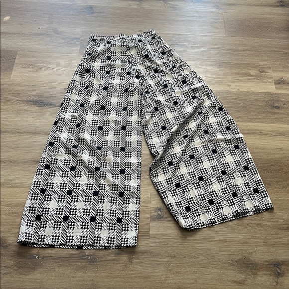 Fate Black and Cream Patterned Suit - Picture 6 of 6